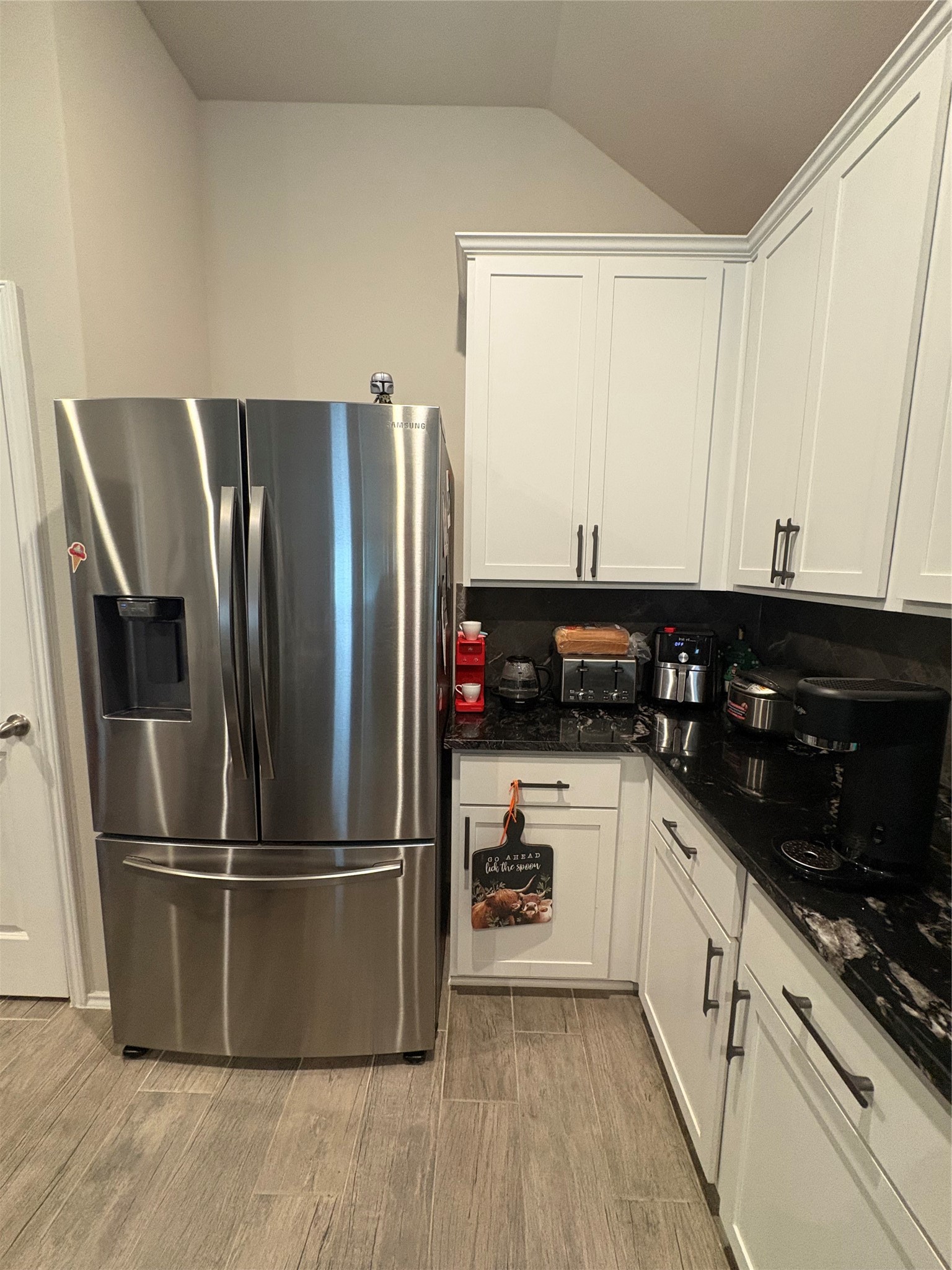 4503 Cedar Butte Lane Manvel, TX 77578 - Photo 8 of 16 Super clean kitchen with plenty of counter space.