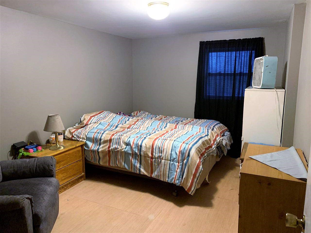 4165 Belsay Road Burton, MI 48519 - Photo 8 of 18 21546123-7.JPG