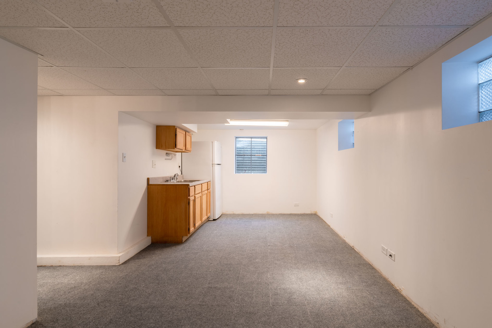 4633 Gettysburg Drive Rolling Meadows, IL 60008 - Photo 19 of 29 an empty room with a bathroom