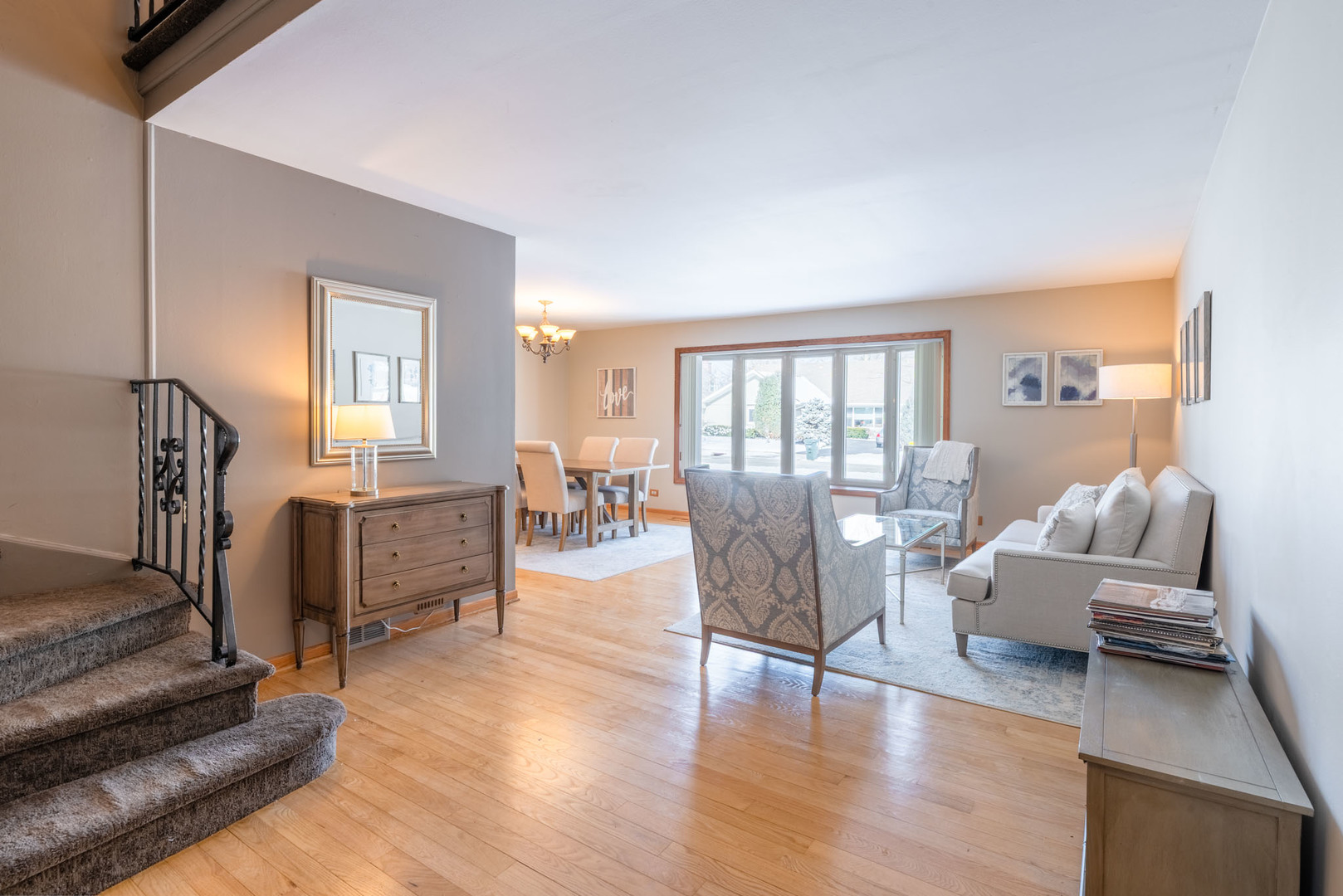 4633 Gettysburg Drive Rolling Meadows, IL 60008 - Photo 2 of 29 a living room with furniture and wooden floor
