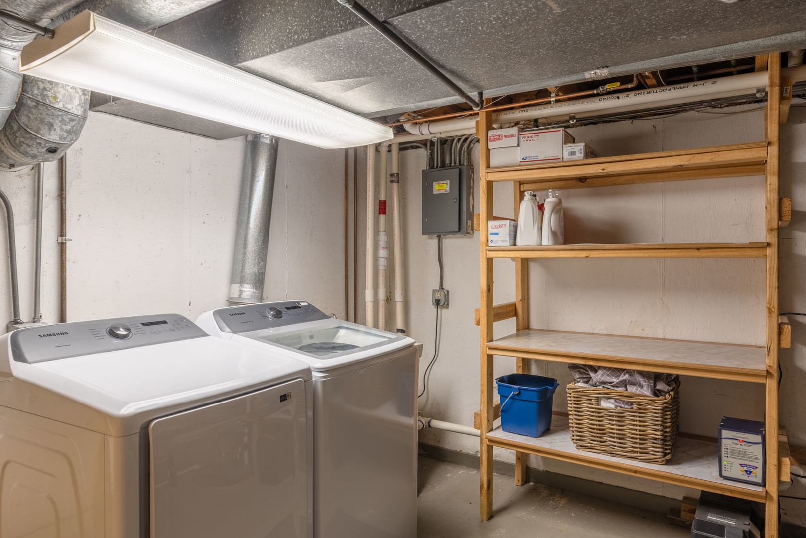 4633 Gettysburg Drive Rolling Meadows, IL 60008 - Photo 23 of 29 a utility room with dryer and washer