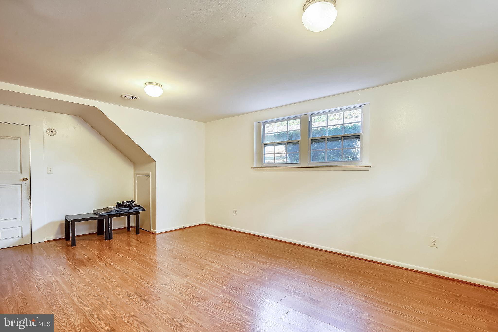 905 Hoyt Street Silver Spring, MD 20902 - Photo 28 of 36 Large Family Room