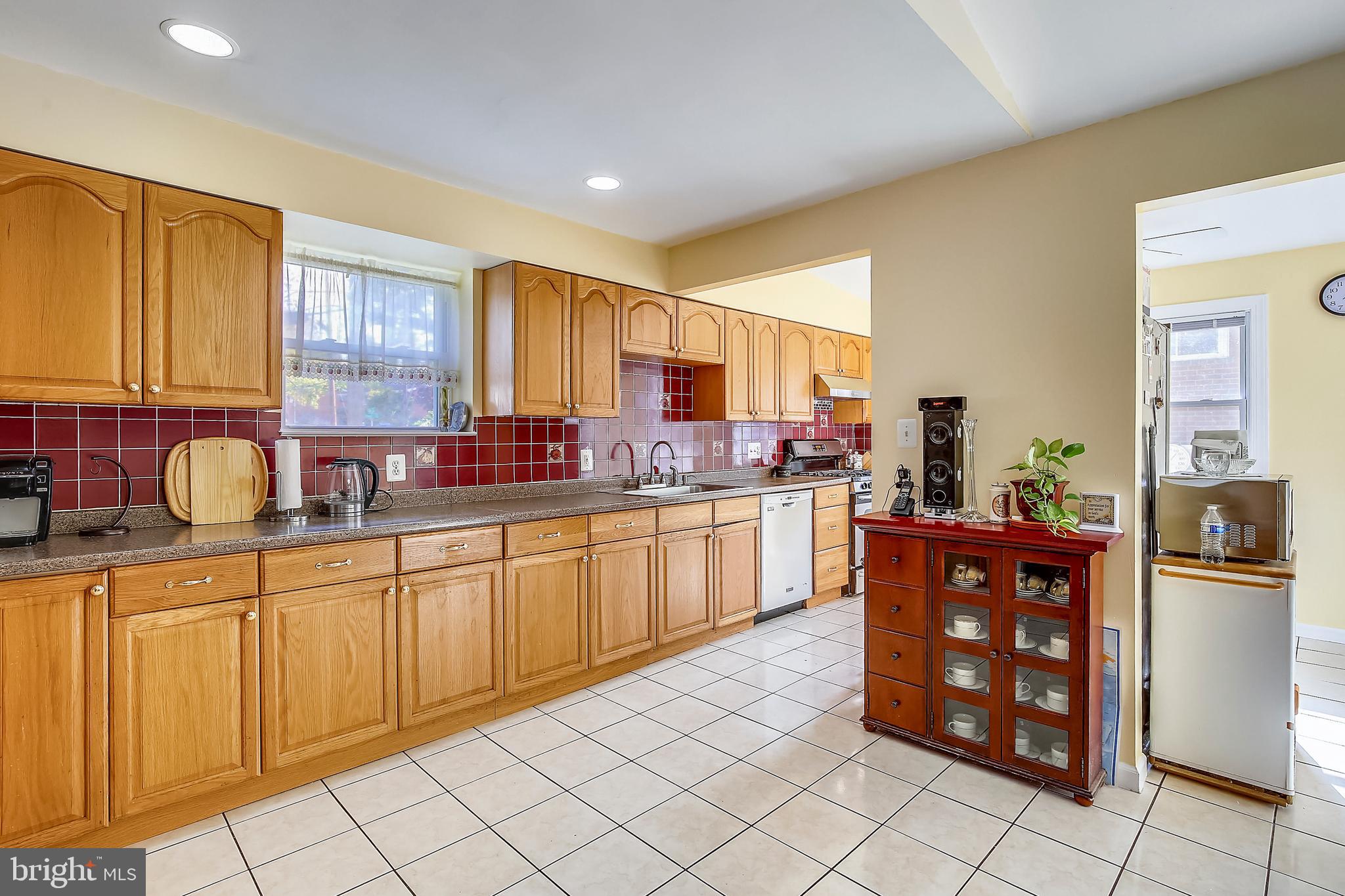 905 Hoyt Street Silver Spring, MD 20902 - Photo 6 of 36 Kitchen