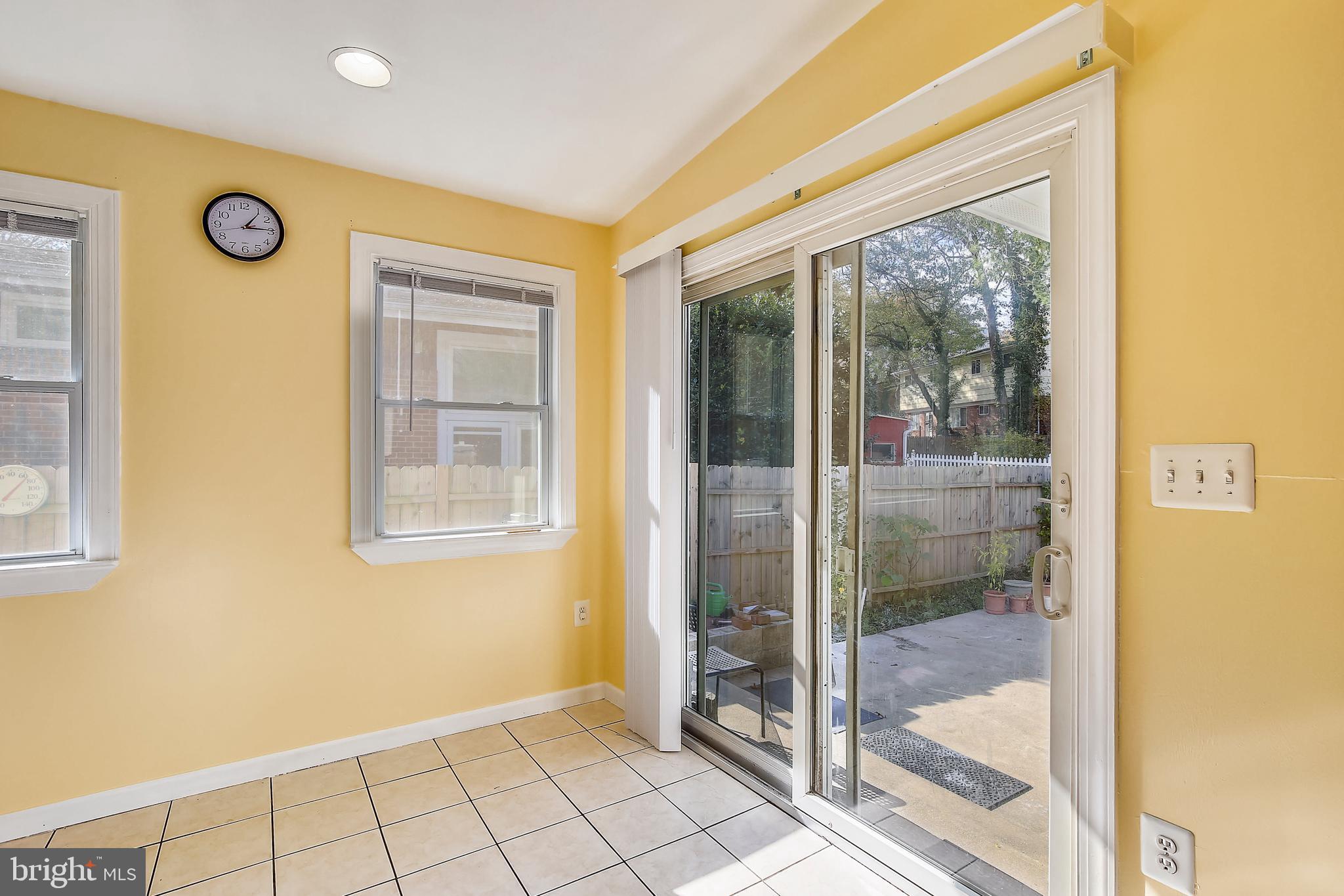 905 Hoyt Street Silver Spring, MD 20902 - Photo 7 of 36 Sliding door to back yard