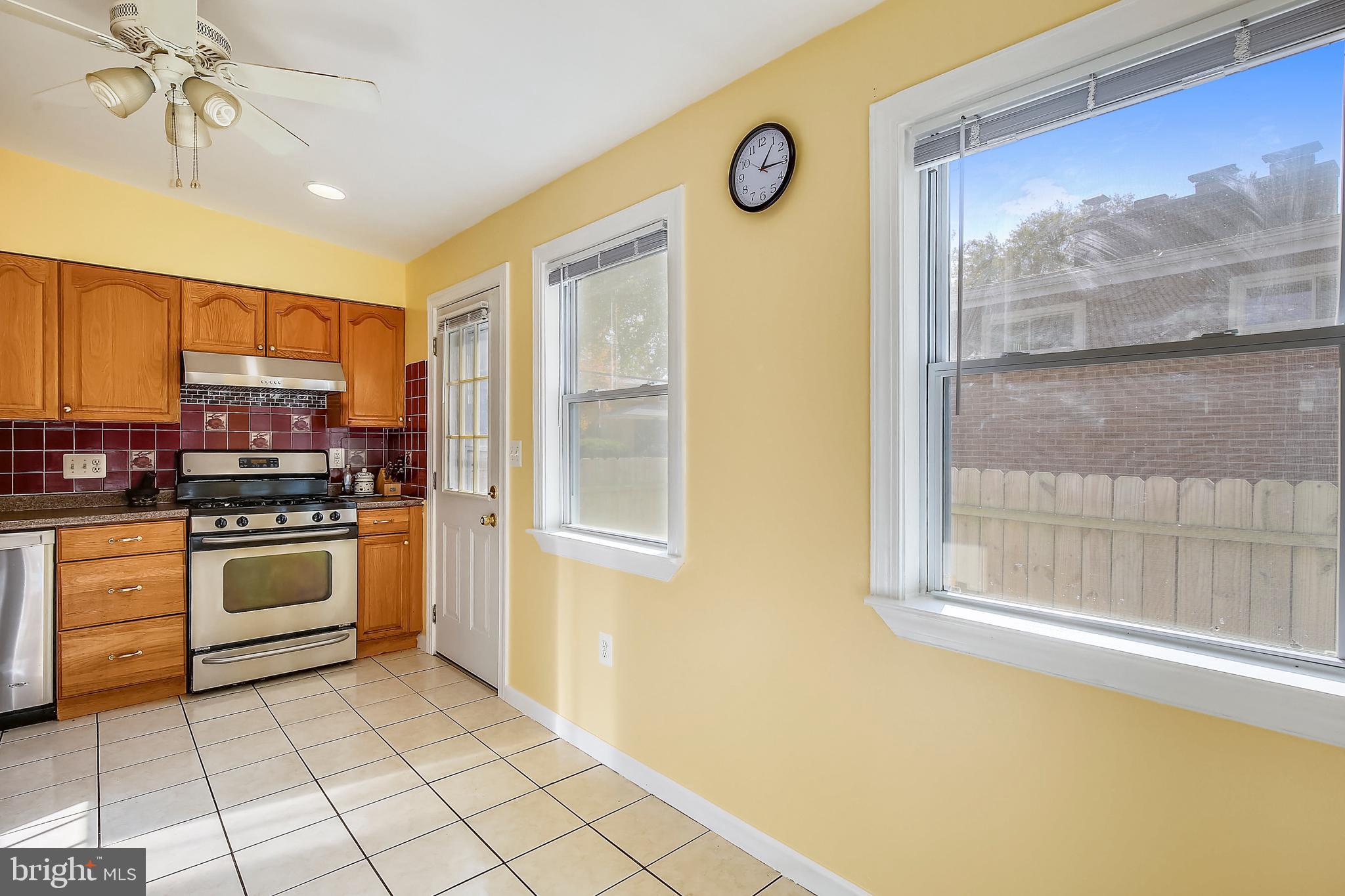 905 Hoyt Street Silver Spring, MD 20902 - Photo 10 of 36 Light filled kitchen