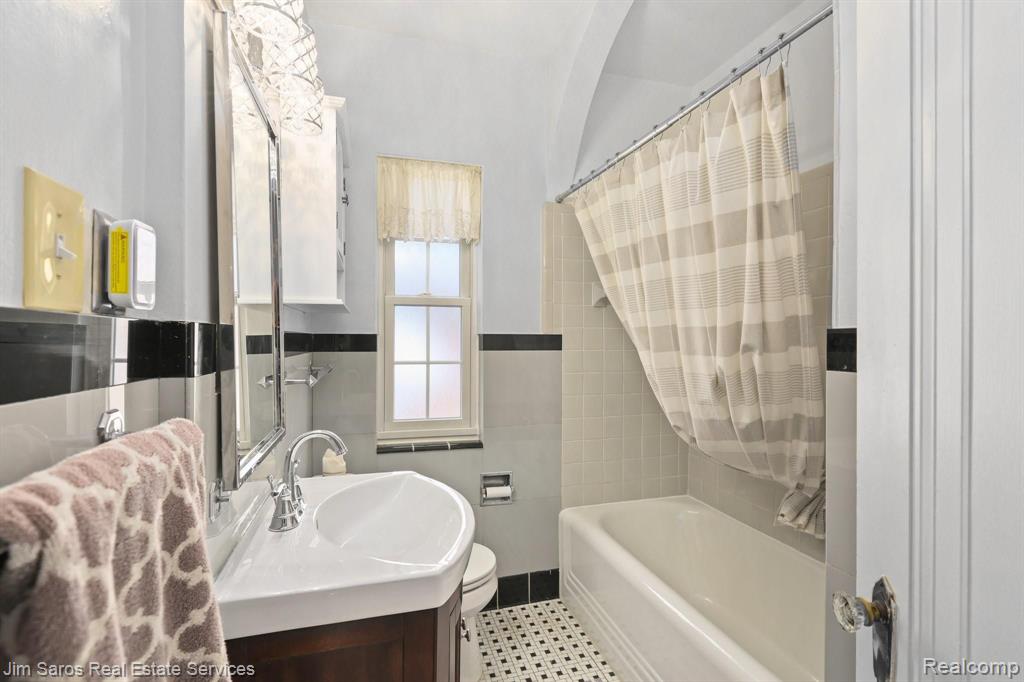 897 Rivard Boulevard Grosse Pointe, MI 48230 - Photo 8 of 19