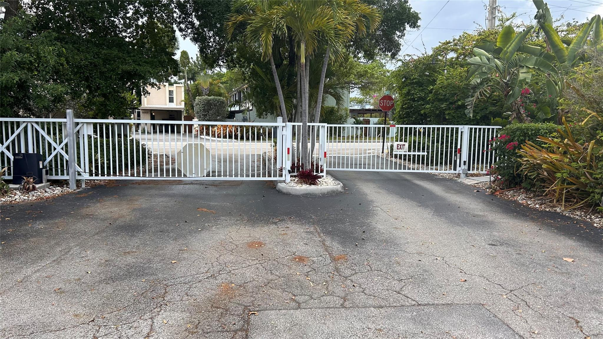 2000 Riverside Place, Unit 3 Wilton Manors, FL 33305 - Photo 35 of 36 Photo 35