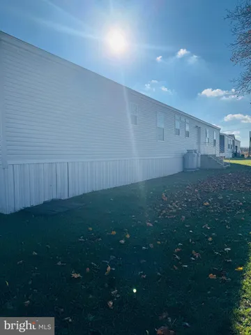 a view of a back yard