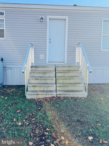 a view of house with backyard