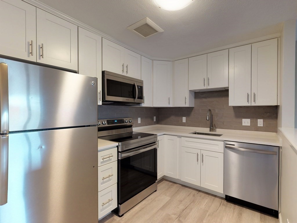 1105 Lexington Street, Unit 611 Waltham, MA 02452 - Photo 4 of 13