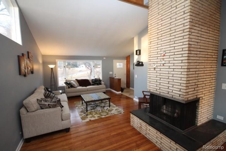 1083 Kingsview Avenue Rochester, MI 48309 - Photo 3 of 31 IMG_4194.jpg