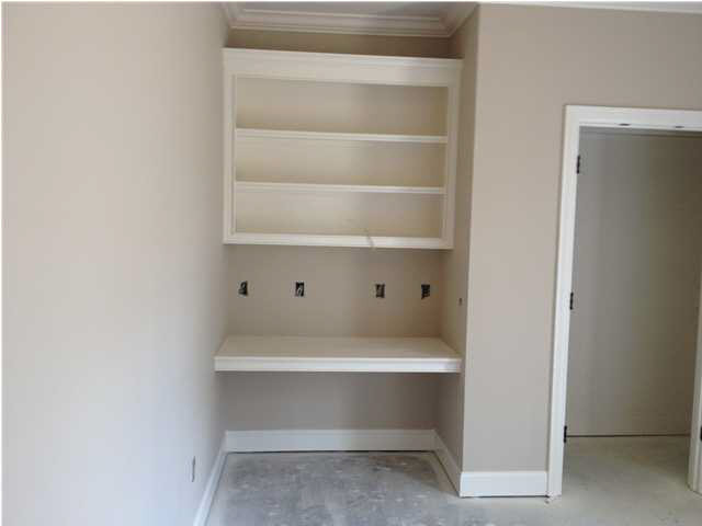 133 Fieldstone Lane Madison, MS 39110 - Photo 7 of 8 Built-in desk in bedroom