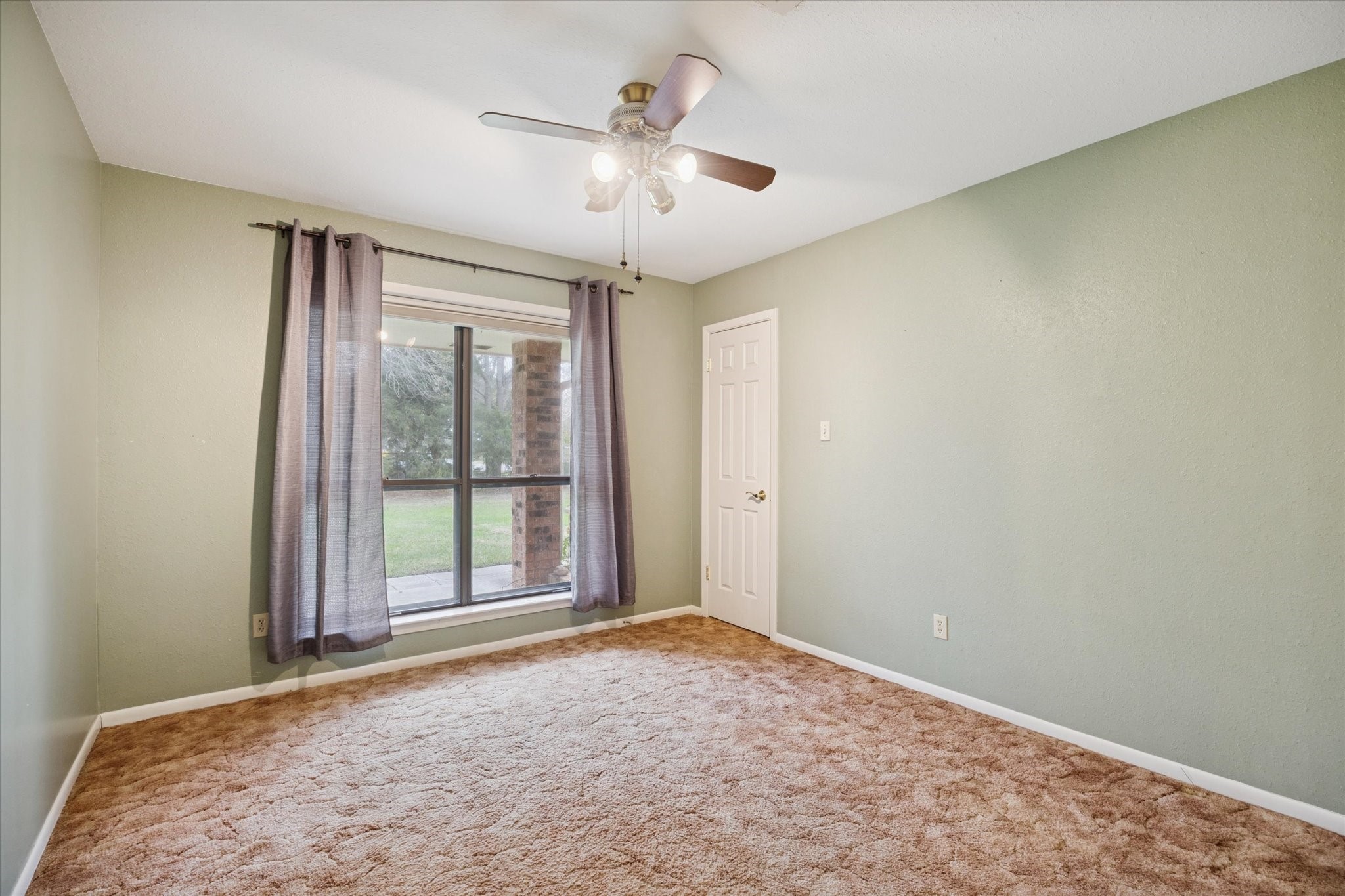 479 South Farm To Market 331 Road Sealy, TX 77474 - Photo 13 of 25 an empty room with a ceiling fan and window