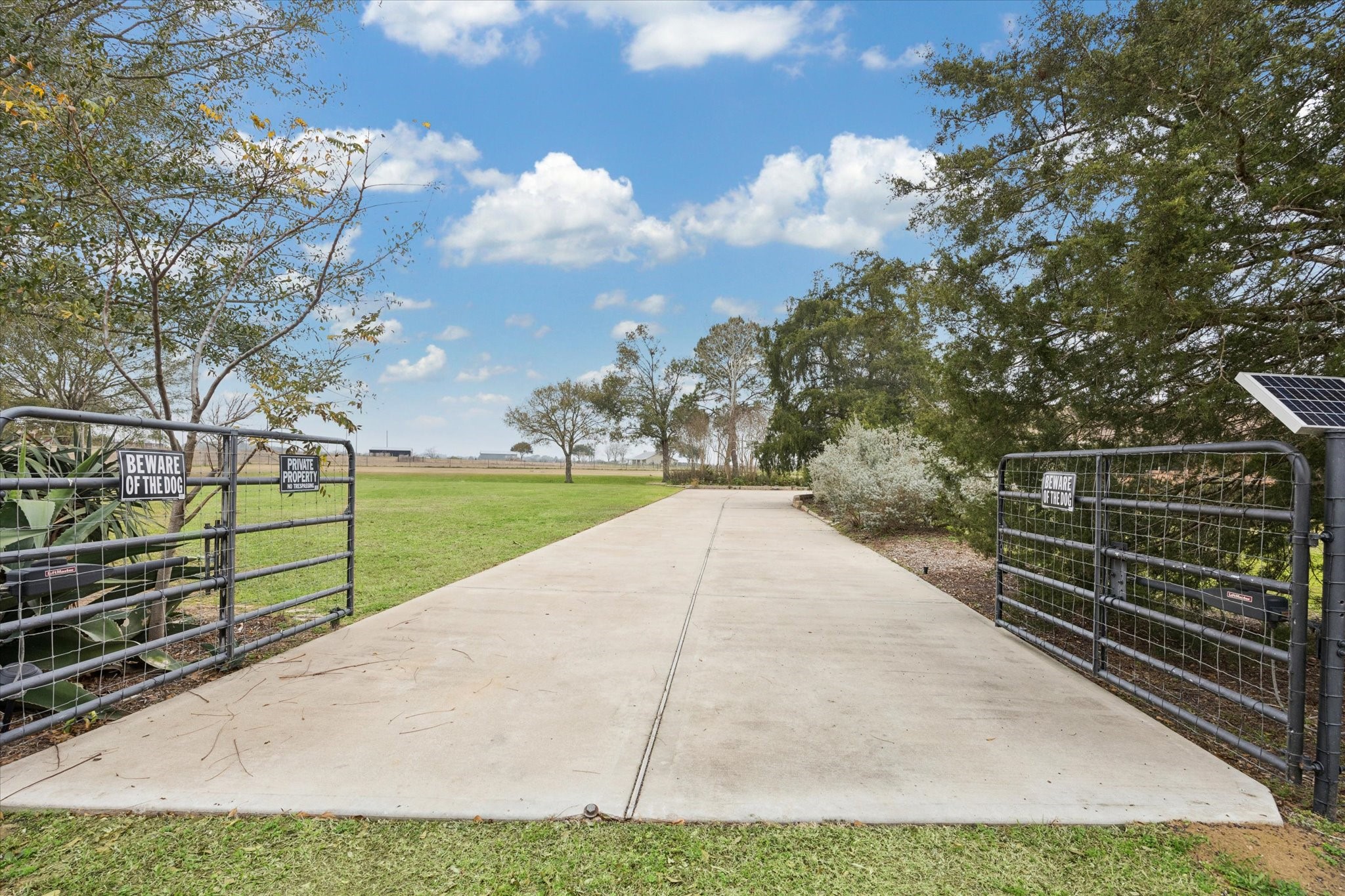 479 South Farm To Market 331 Road Sealy, TX 77474 - Photo 2 of 25 a view of a yard with wooden fence