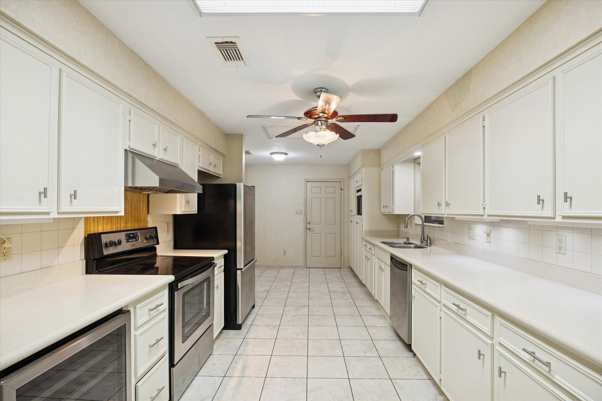 479 South Farm To Market 331 Road Sealy, TX 77474 - Photo 7 of 25 a kitchen with a sink appliances and cabinets