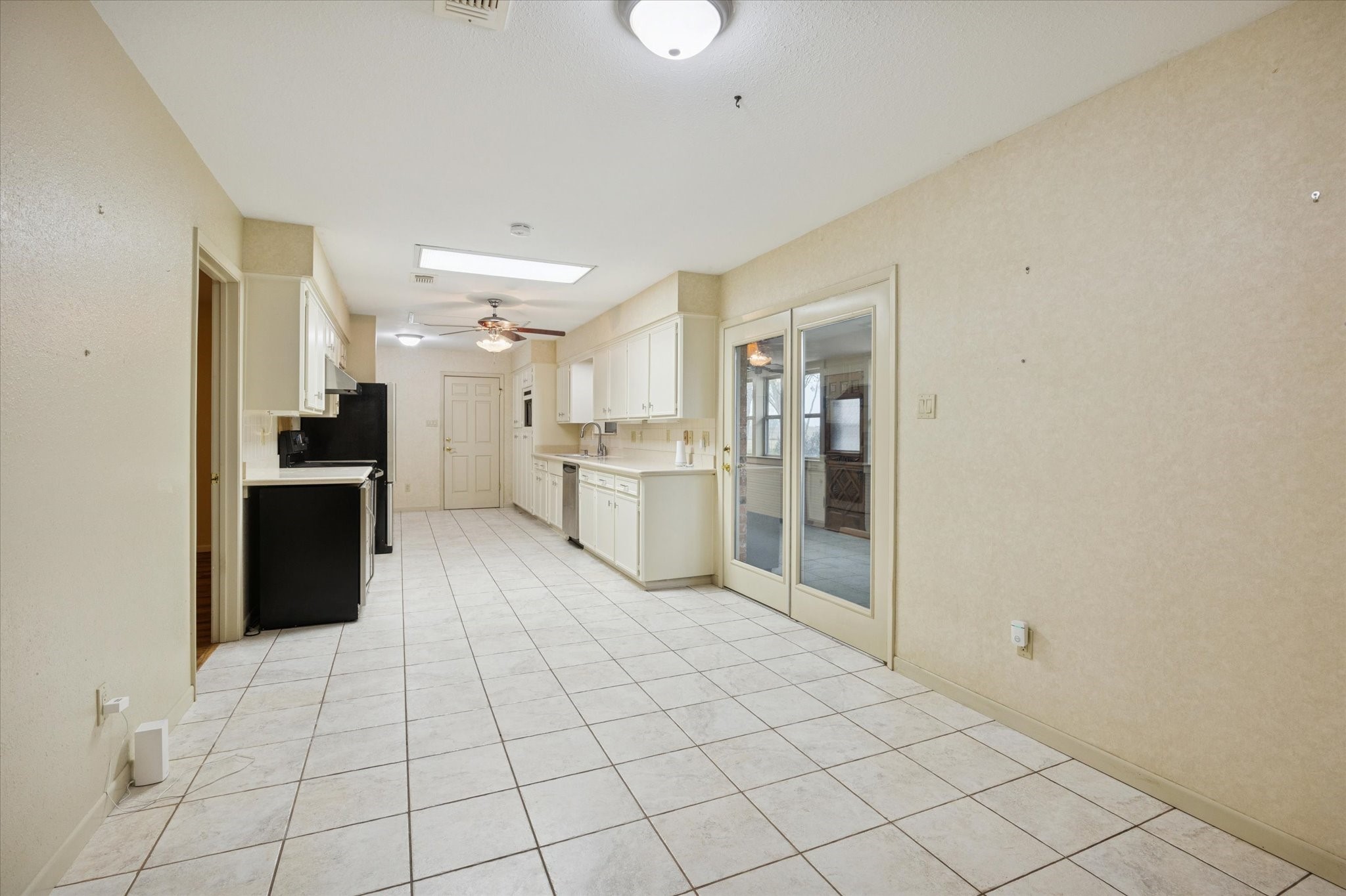 479 South Farm To Market 331 Road Sealy, TX 77474 - Photo 9 of 25 a view of a kitchen with windows