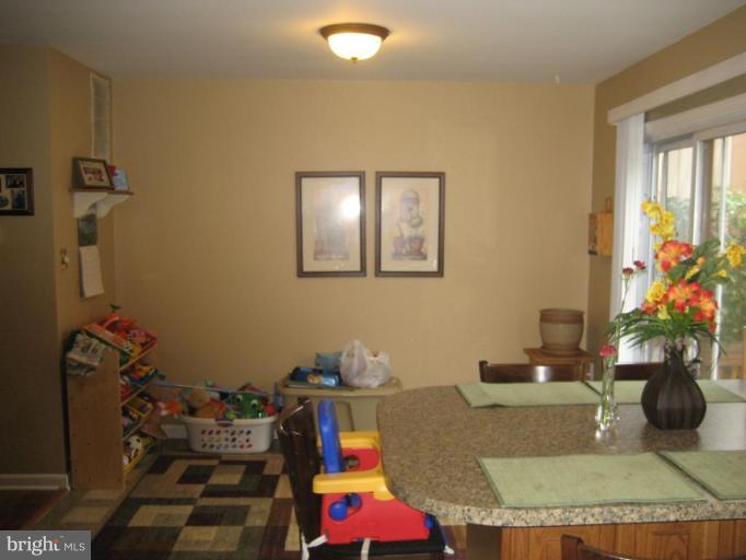 8987 Centerway Road Gaithersburg, MD 20879 - Photo 9 of 19 Updated kitchen - Breakfast/Family Room