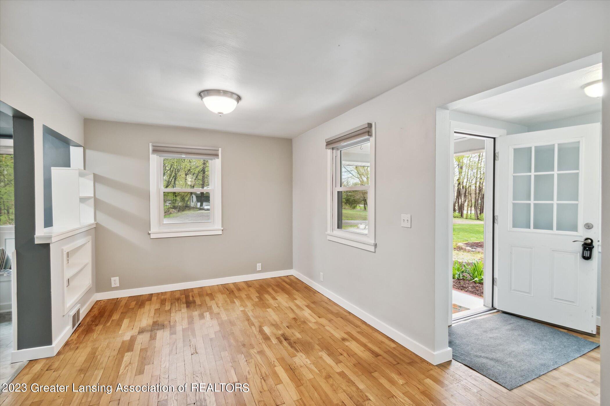 3318 West Howell Road Mason, MI 48854 - Photo 6 of 53 12-3318-W-Howell-Rd-Mason-MI-48854-Windo