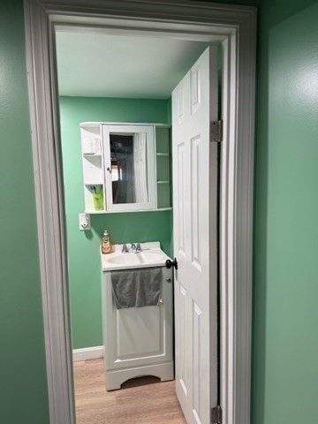 10 Byron Street Worcester, MA 01605 - Photo 23 of 33 a room with washing machine and mirror