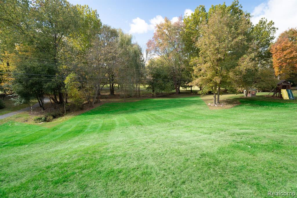 758 Lake Forest Road Rochester Hills, MI 48309 - Photo 17 of 19