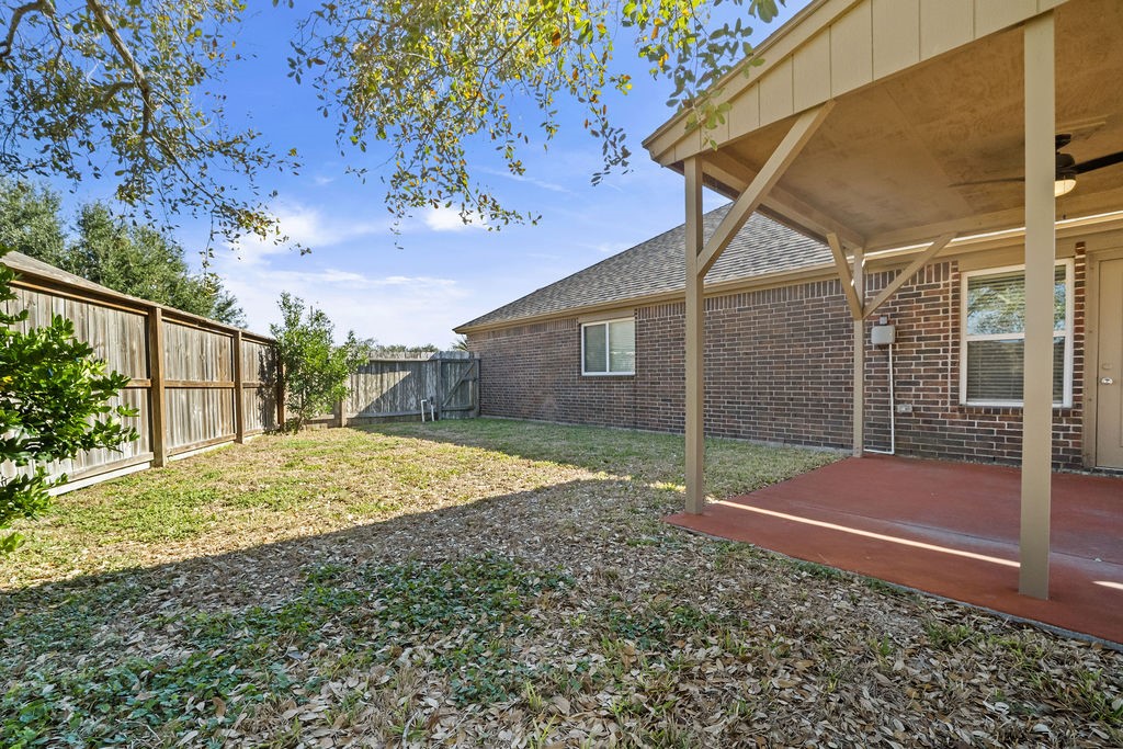 7509 Exeter Corpus Christi, TX 78414 - Photo 25 of 29 a backyard of a house