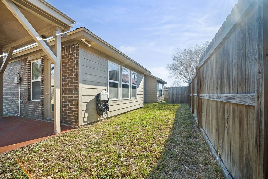 7509 Exeter Corpus Christi, TX 78414 - Photo 28 of 29 a backyard of a house with wooden fence
