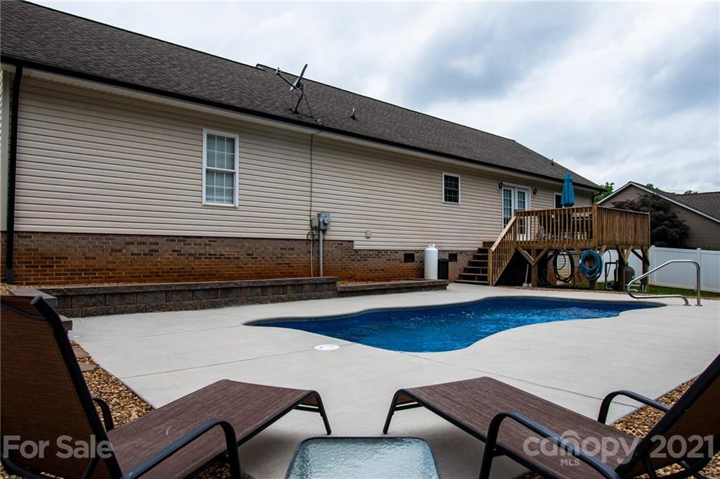 1732 Furnace Road Lincolnton, NC 28092 - Photo 4 of 24 Gallery Image 4
