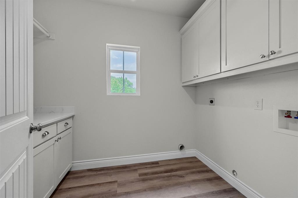 25 Pear Tree Lane Collinsville, TX 76233 - Photo 29 of 34 a view of cabinets