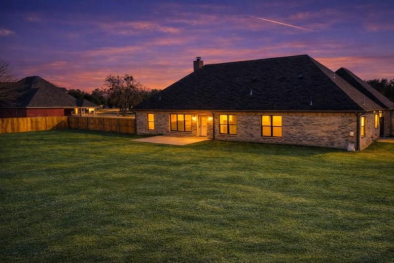 25 Pear Tree Lane Collinsville, TX 76233 - Photo 3 of 34