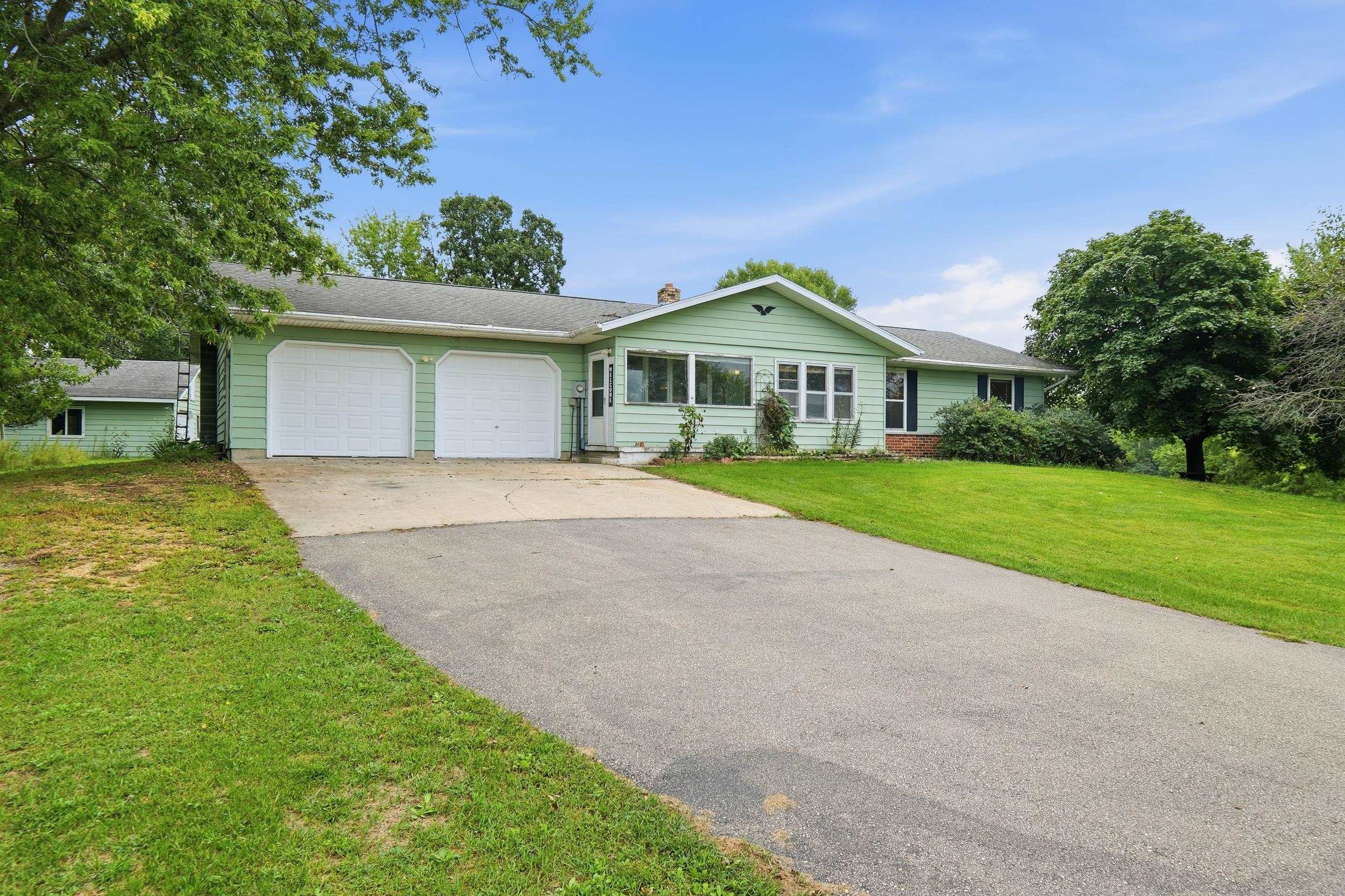 N4982 Dunning Road Pardeeville, WI 53954 - Photo 2 of 58 Gallery Image 2