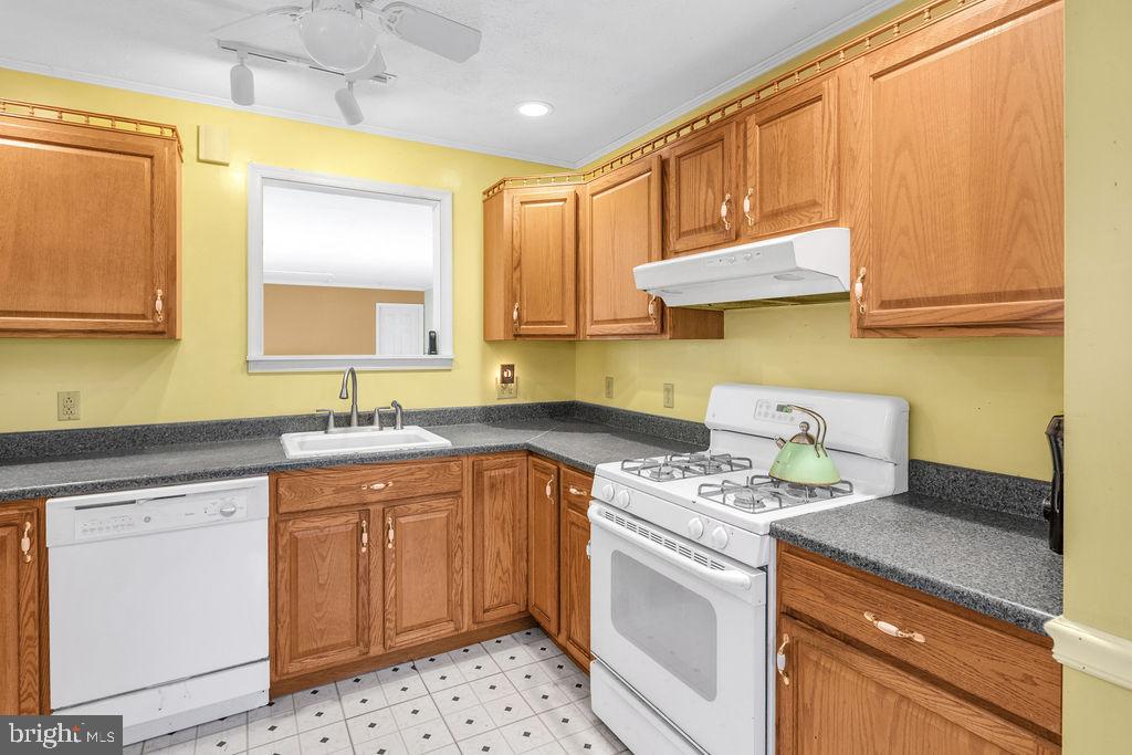 395 Sleepywoods Road Cross Junction, VA 22625 - Photo 7 of 29
