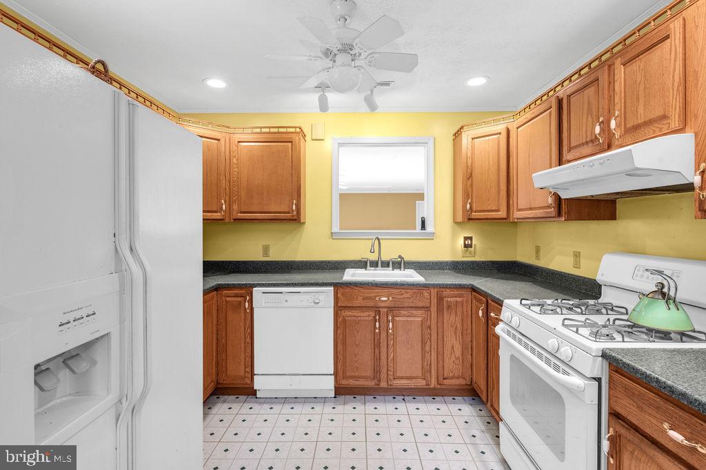 395 Sleepywoods Road Cross Junction, VA 22625 - Photo 8 of 29