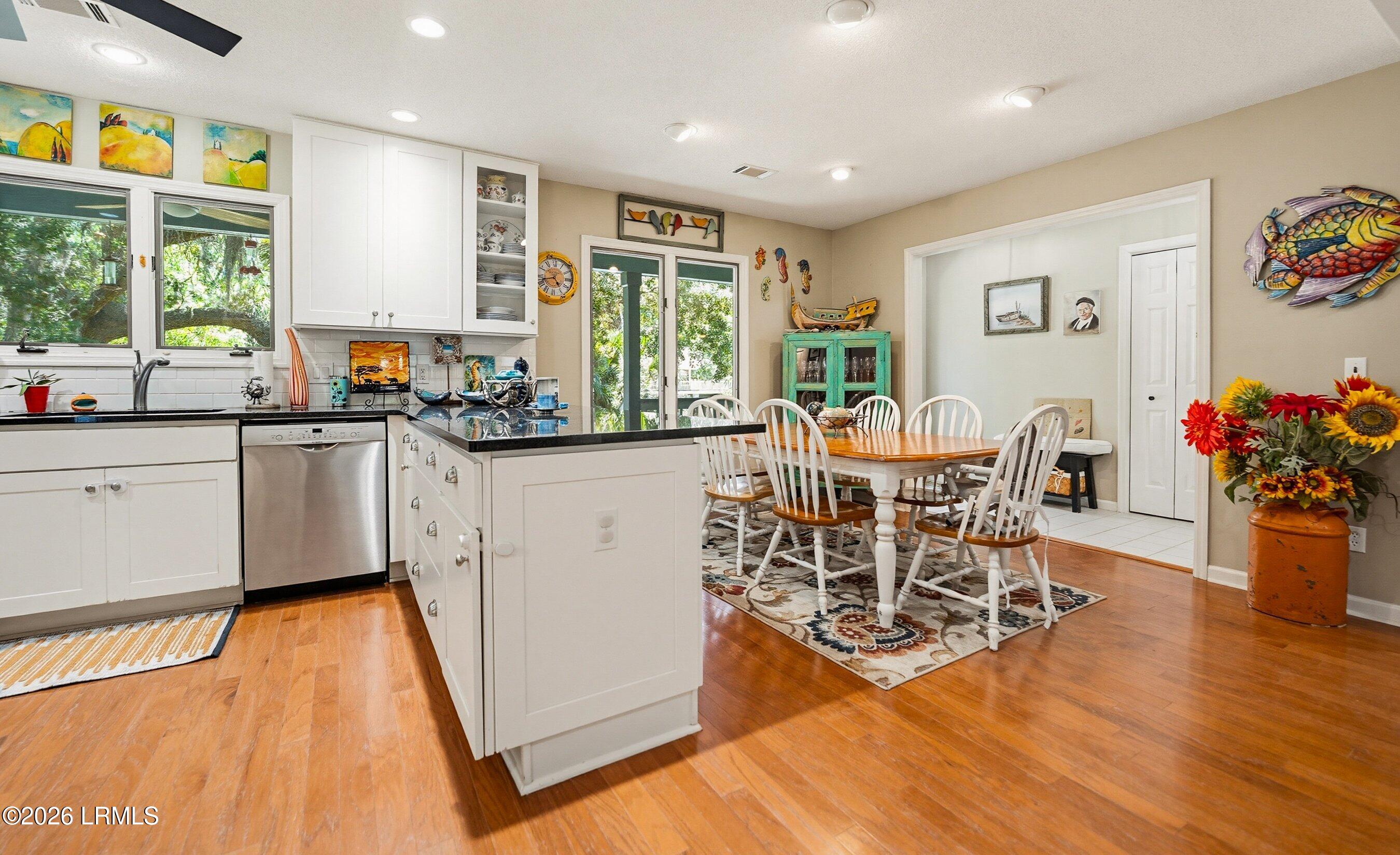 703 Seahorse Road Fripp Island, SC 29920 - Photo 11 of 51 Updated Kitchen