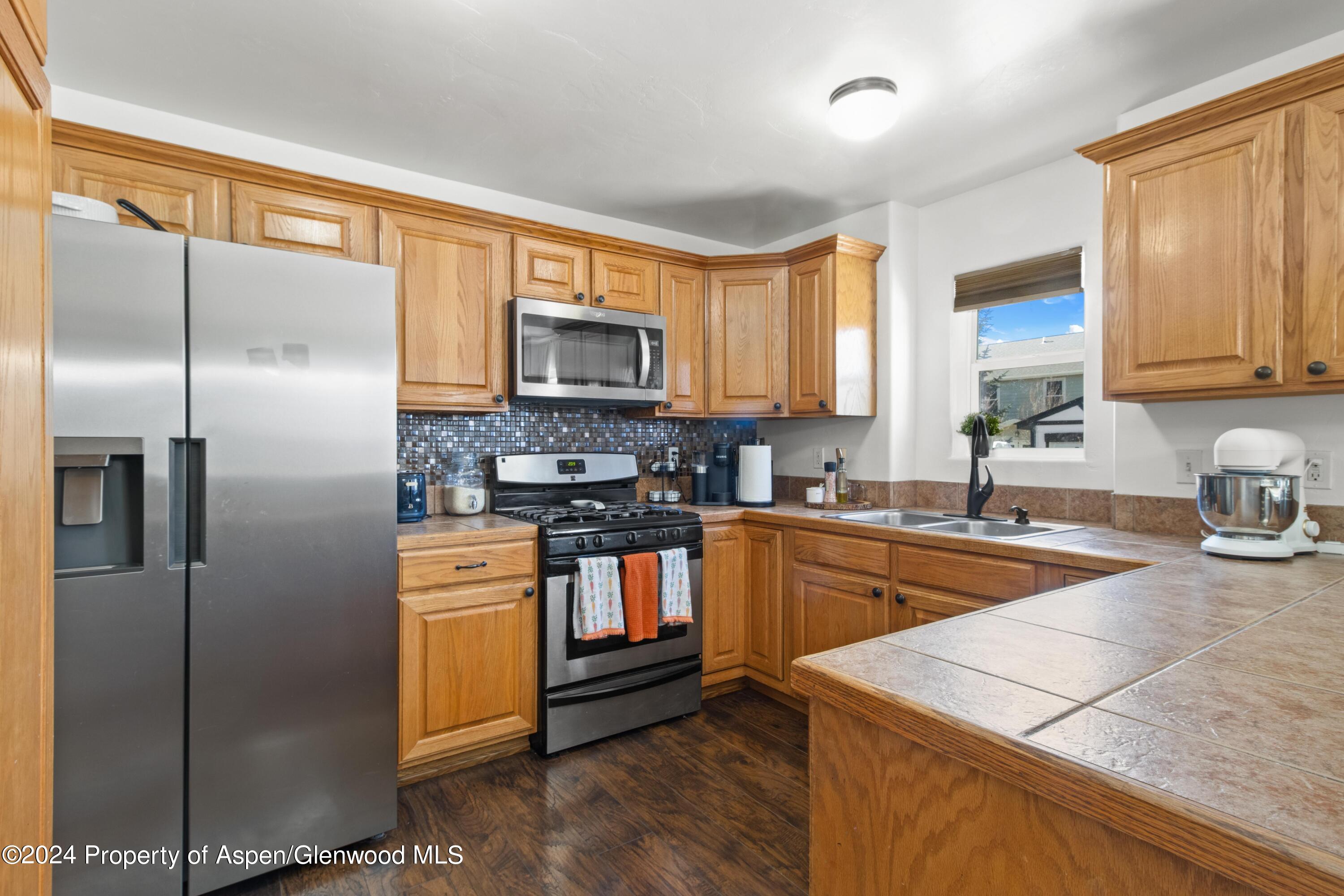 1225 East 18th Way Rifle, CO 81650 - Photo 5 of 20 kitchen