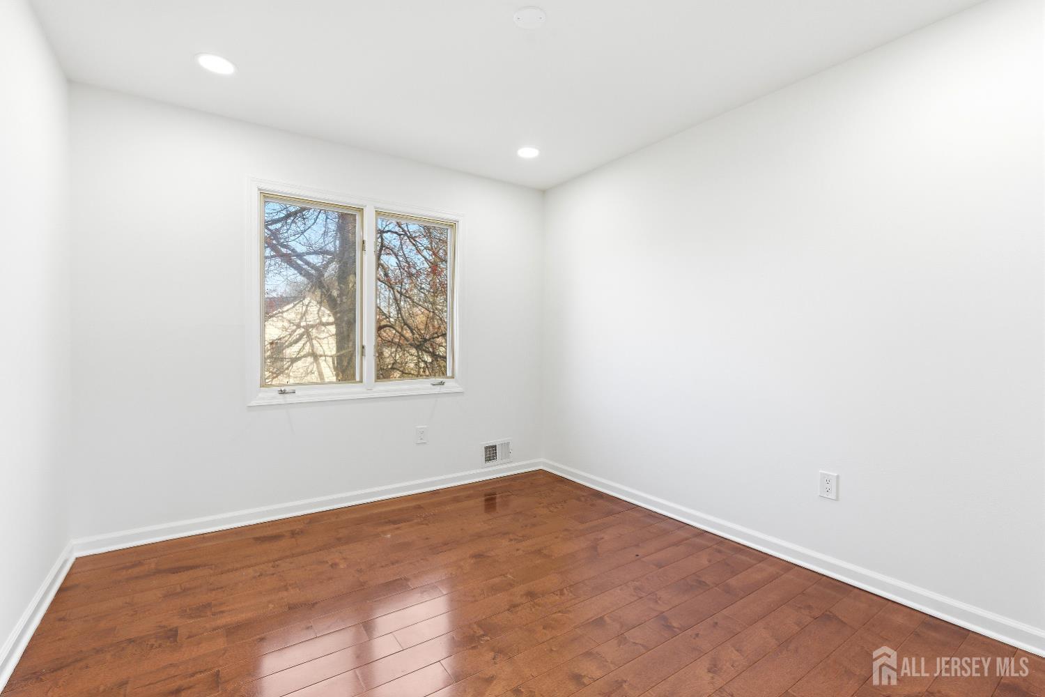 16 McKinley Street Edison, NJ 08820 - Photo 23 of 38