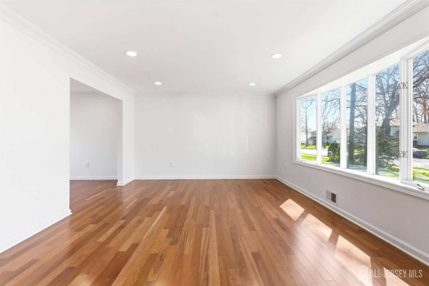 16 McKinley Street Edison, NJ 08820 - Photo 5 of 38