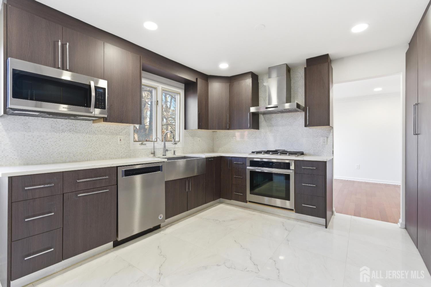 16 McKinley Street Edison, NJ 08820 - Photo 9 of 38