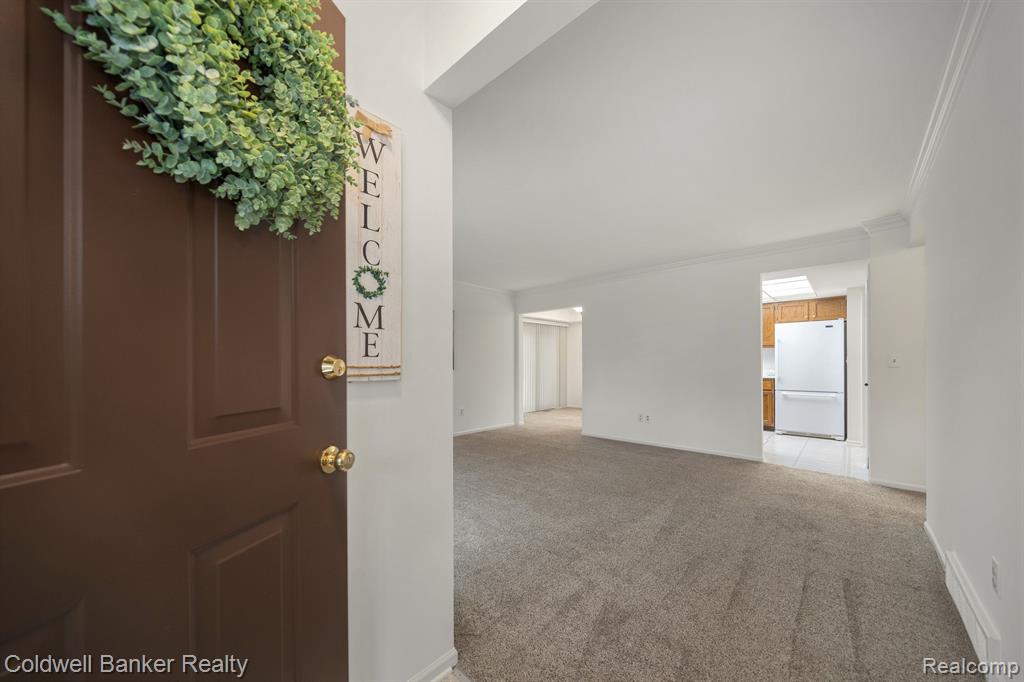 250 Meadow Bridge Drive Rochester Hills, MI 48307 - Photo 5 of 39