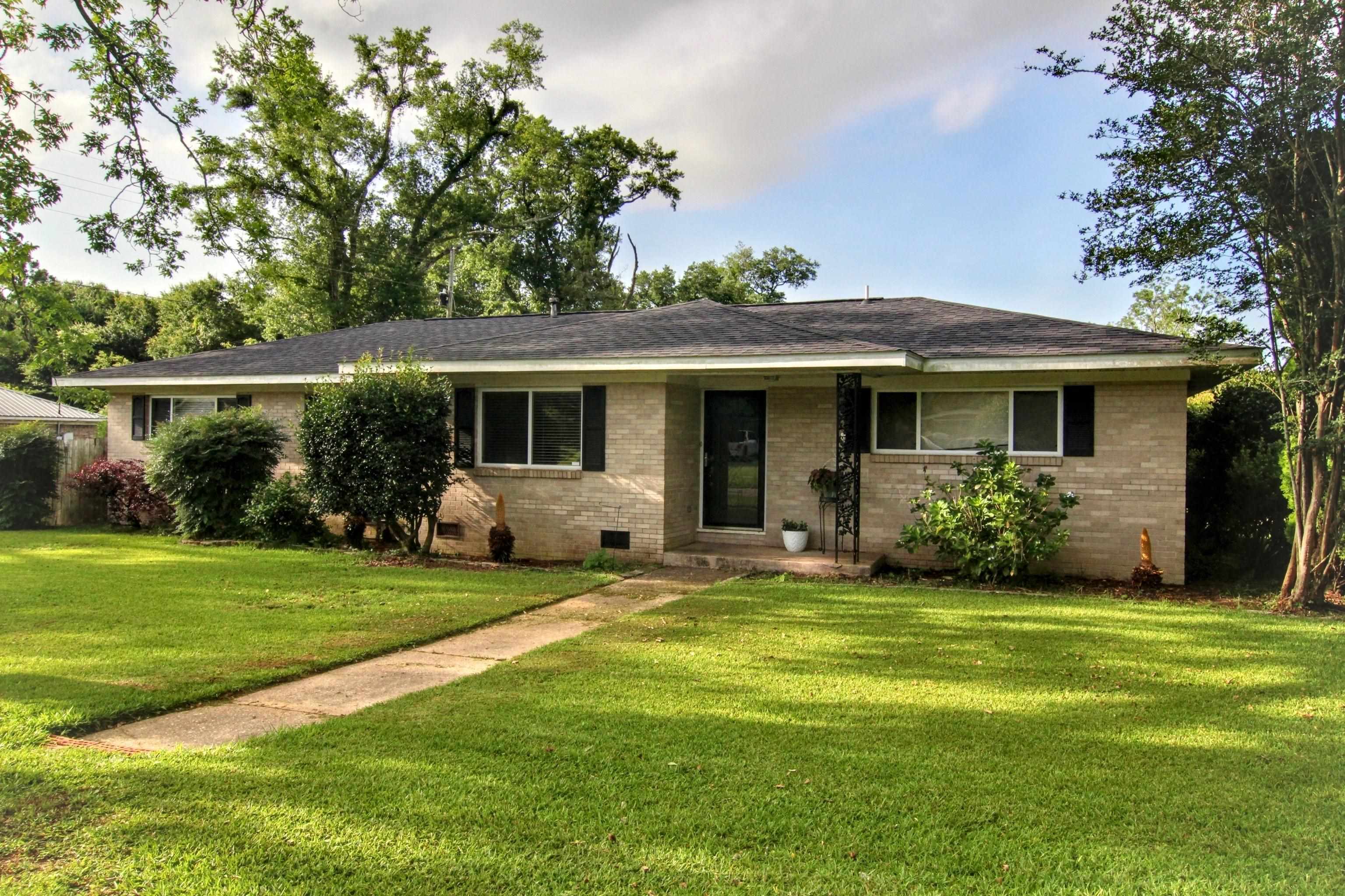 700 East Myrtle Avenue Foley, AL 36535 - Photo 2 of 28 Front of Home