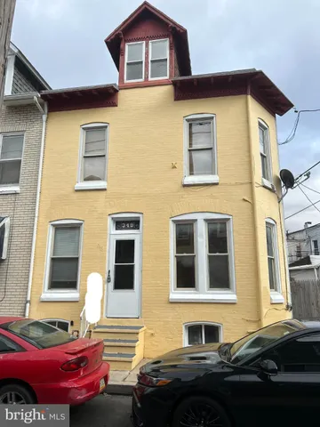 $1,400 | 349 Pearl Street, Reading, PA 19602