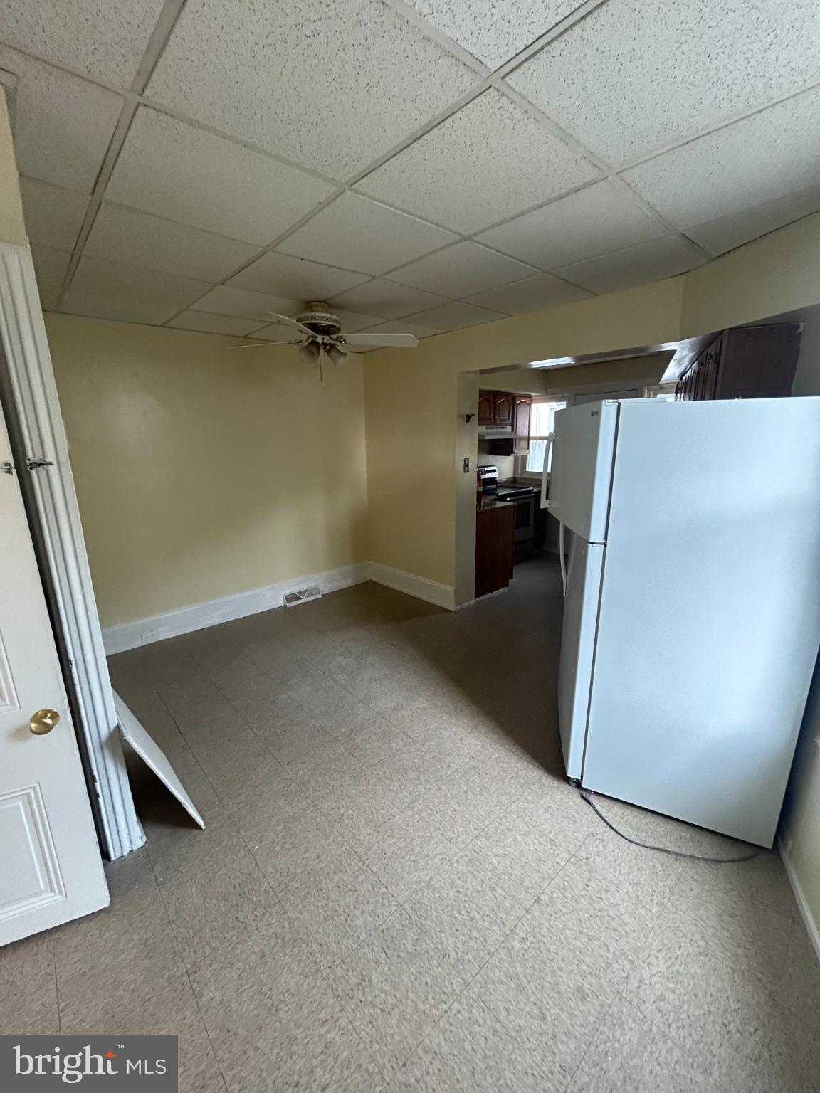 349 Pearl Street Reading, PA 19602 - Photo 5 of 17 Spacious dining room awaiting your personal touch.