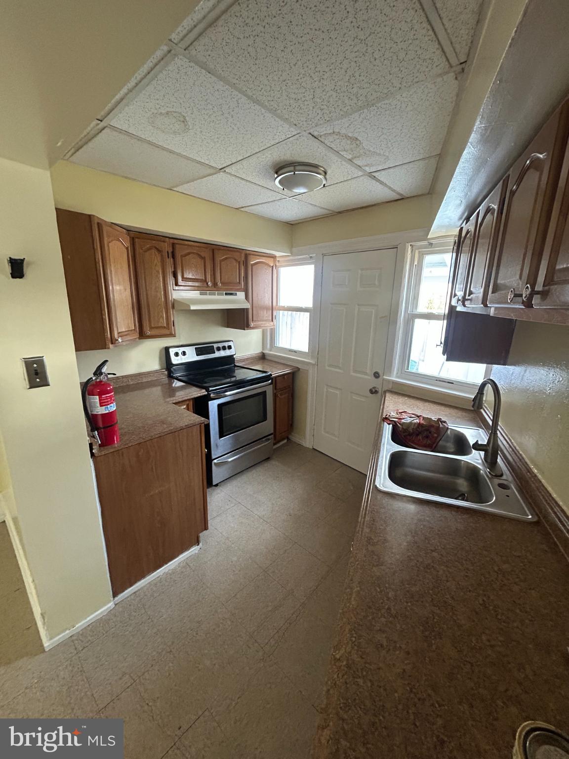 349 Pearl Street Reading, PA 19602 - Photo 7 of 17 Cozy kitchen with modern appliances.