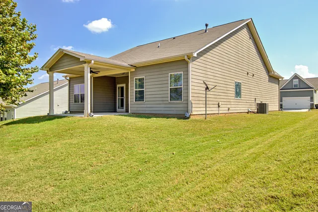 a view of a house with a backyard