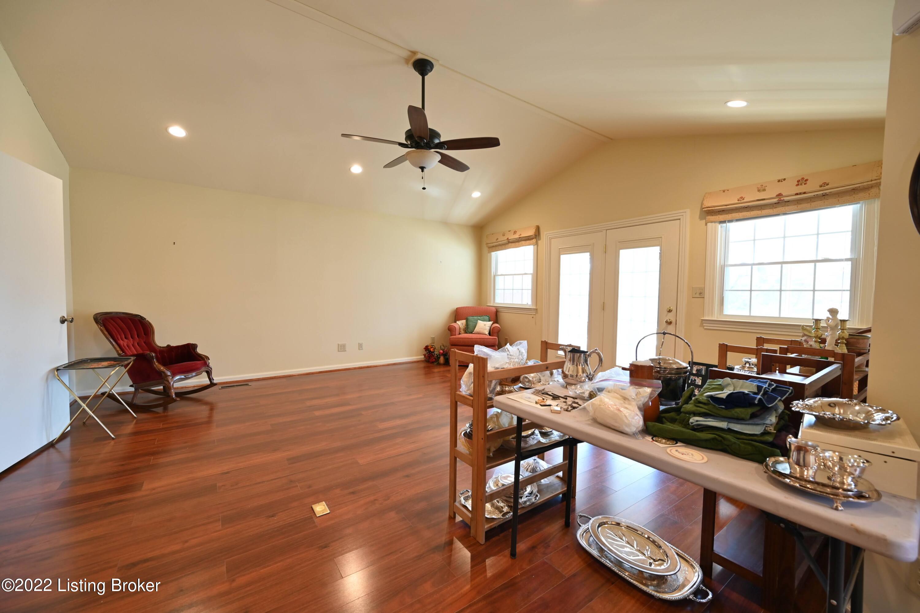 8606 Charing Cross Road Louisville, KY 40222 - Photo 14 of 48 DSC_0284