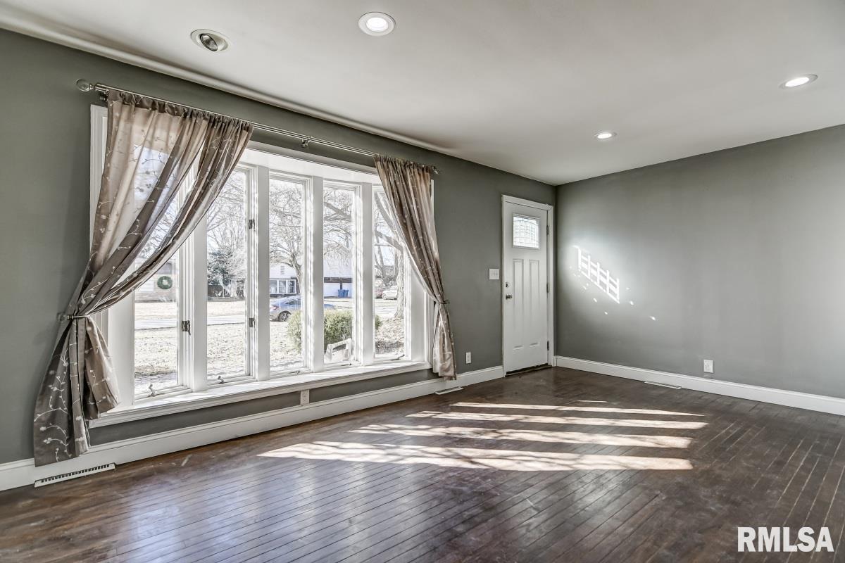 117 Circle Drive Springfield, IL 62703 - Photo 3 of 38 Gallery Image 3