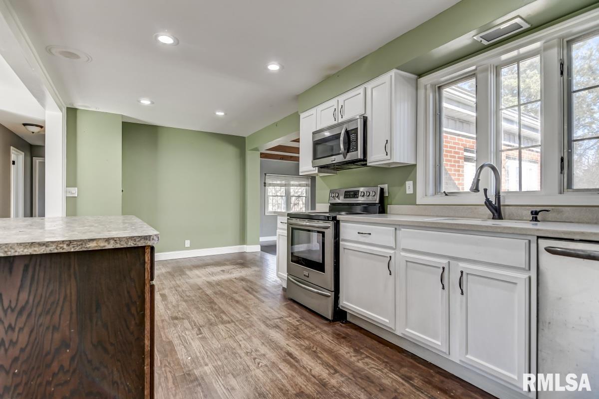 117 Circle Drive Springfield, IL 62703 - Photo 6 of 38 Gallery Image 6