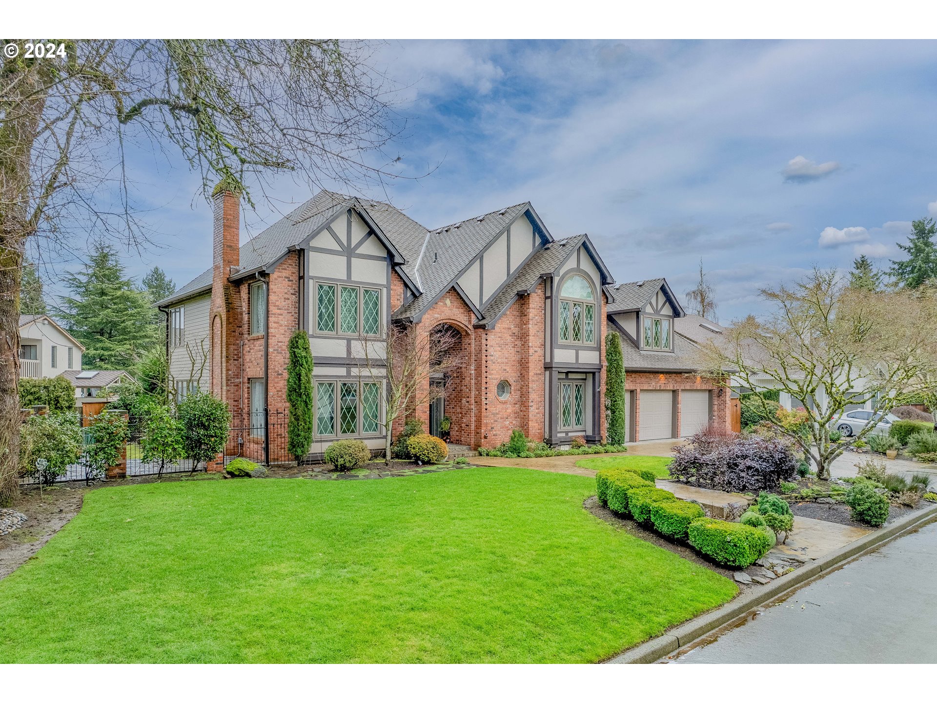 8121 Northeast 71st Loop  