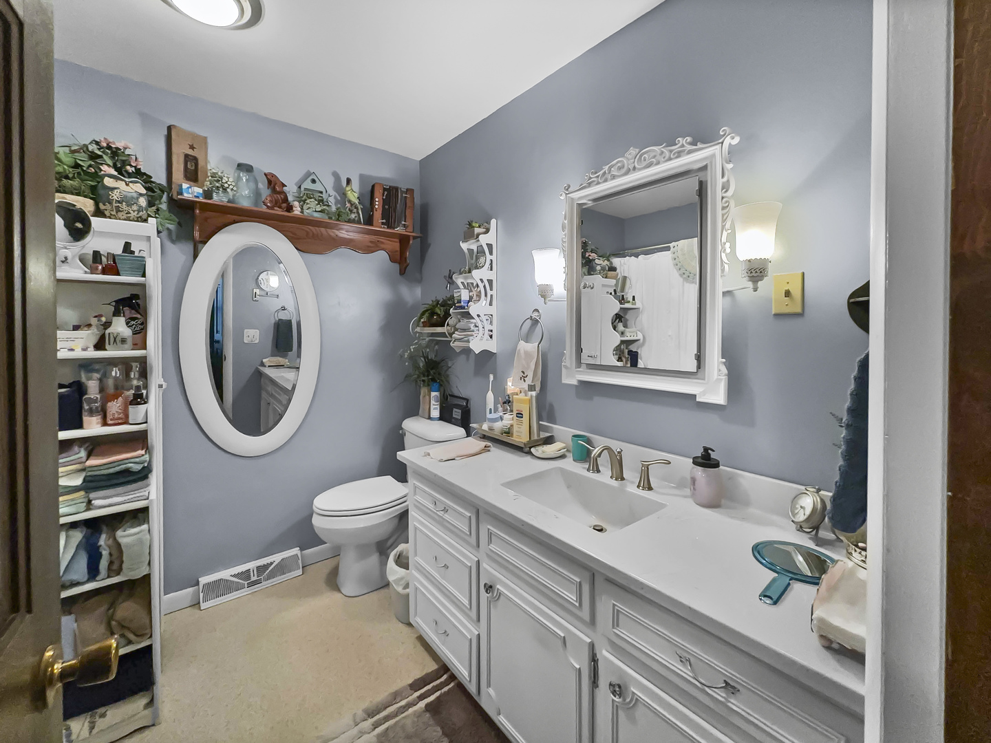 447 South Ralph Street Watseka, IL 60970 - Photo 12 of 20 a bathroom with a toilet a sink and a mirror