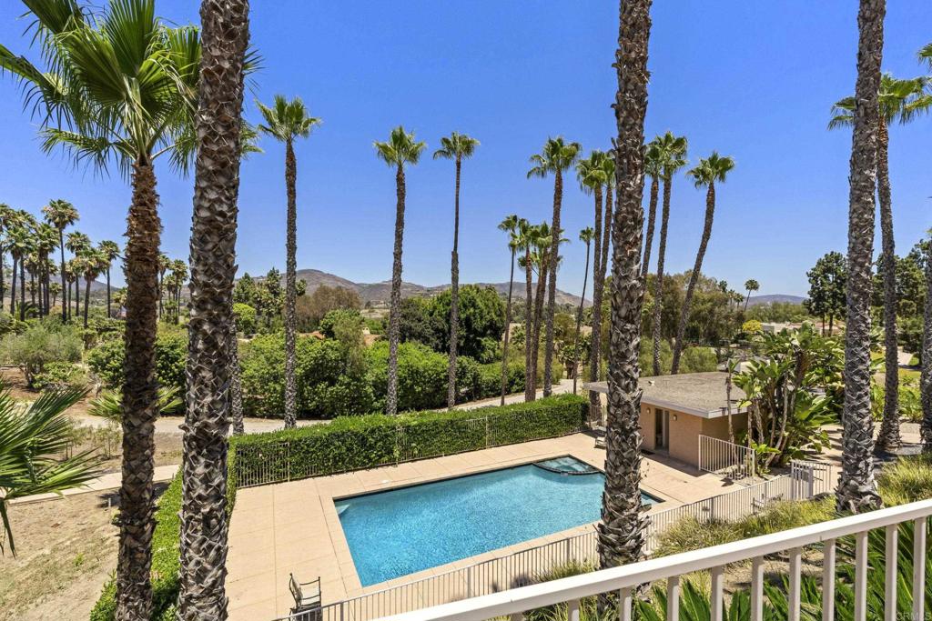 17517 El Vuelo Rancho Santa Fe, CA 92067 - Photo 10 of 16