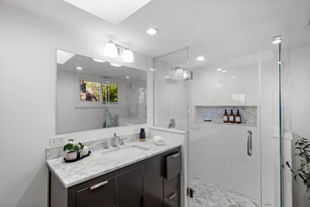 $750,000 | 2101 Pioneer Road, Evanston, IL 60201